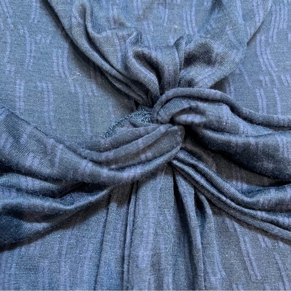 Ann Taylor Sleeveless Navy Blue Draped Front V Neckline Top Shirt Casual Soft M - Picture 7 of 11